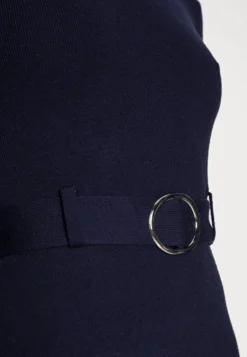 Anna Field Crew Ausschnitt Mini Strickkleid Mit Gürtel - Robe Pull - Dark Blue 9 Anna Field Crew Ausschnitt Mini Strickkleid Mit Gürtel - Robe Pull - Dark Blue -Anna Field Boutique 0f3e033d03c447b487980d4911bec165 scaled