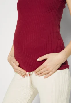 T-Shirt Basique - Dark Red -Anna Field Boutique 18cce2f6233a42c6bffc54756d404995 scaled