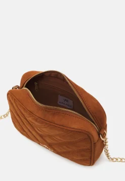 Anna Field Sac Bandoulière - Cognac -Anna Field Boutique 49fb8b43d43743d9ba0595c624ab7004 scaled