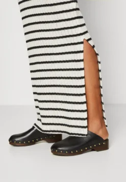 Anna Field Robe Pull - Black/White 11 Anna Field Robe Pull - Black/White -Anna Field Boutique 54490a015b364a8f8ae5391c2abf0c31 scaled