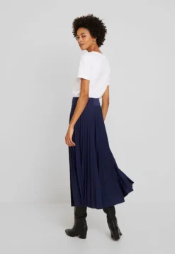 Anna Field Plisse A-Line Midi Skirt - Jupe Trapèze - Maritime Blue -Anna Field Boutique 5e377213776043ae87e0befe2a75e8ca scaled