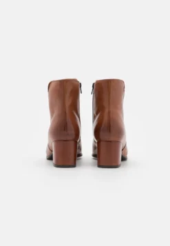 Anna Field Leather - Bottines - Cognac 7 Anna Field Leather - Bottines - Cognac -Anna Field Boutique d6b6647e82b44cbcb91f8cb29be10dcc scaled