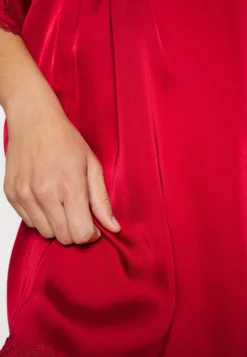 Anna Field Peignoir - Red 9 Anna Field Peignoir - Red -Anna Field Boutique ed36051fc1824095a1b74d0824d31712 scaled